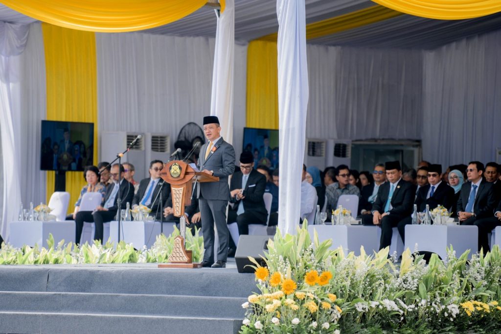 Menteri ESDM, Bahlil Lahadalia, menyampaikan pidatonya saat Upacara Peringatan Hari Ulang Tahun Pertambangan dan Energi ke-80